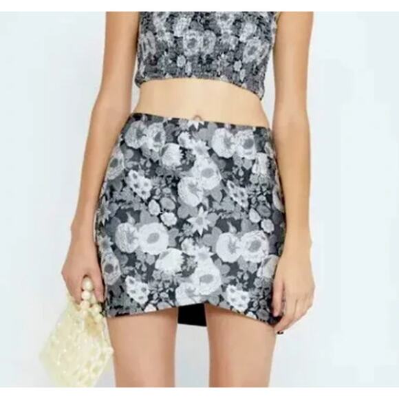 Kourt Skirt Womens Small Mini Silver Black Tela Floral‎ Goth Jacquard Royal Twee - Picture 1 of 10